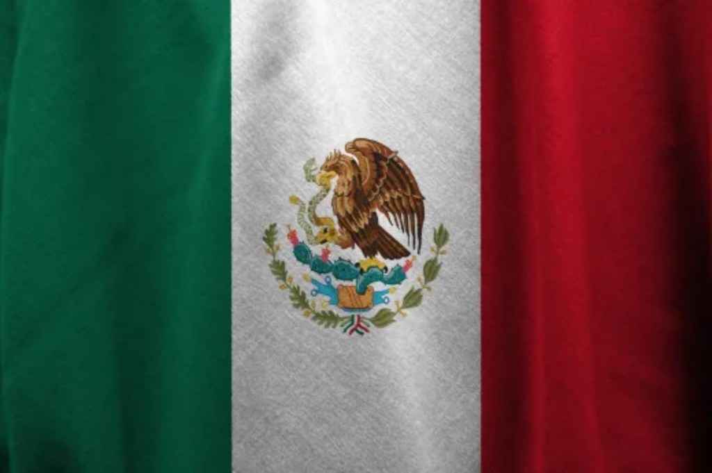 flag/flags with pink; Mexico